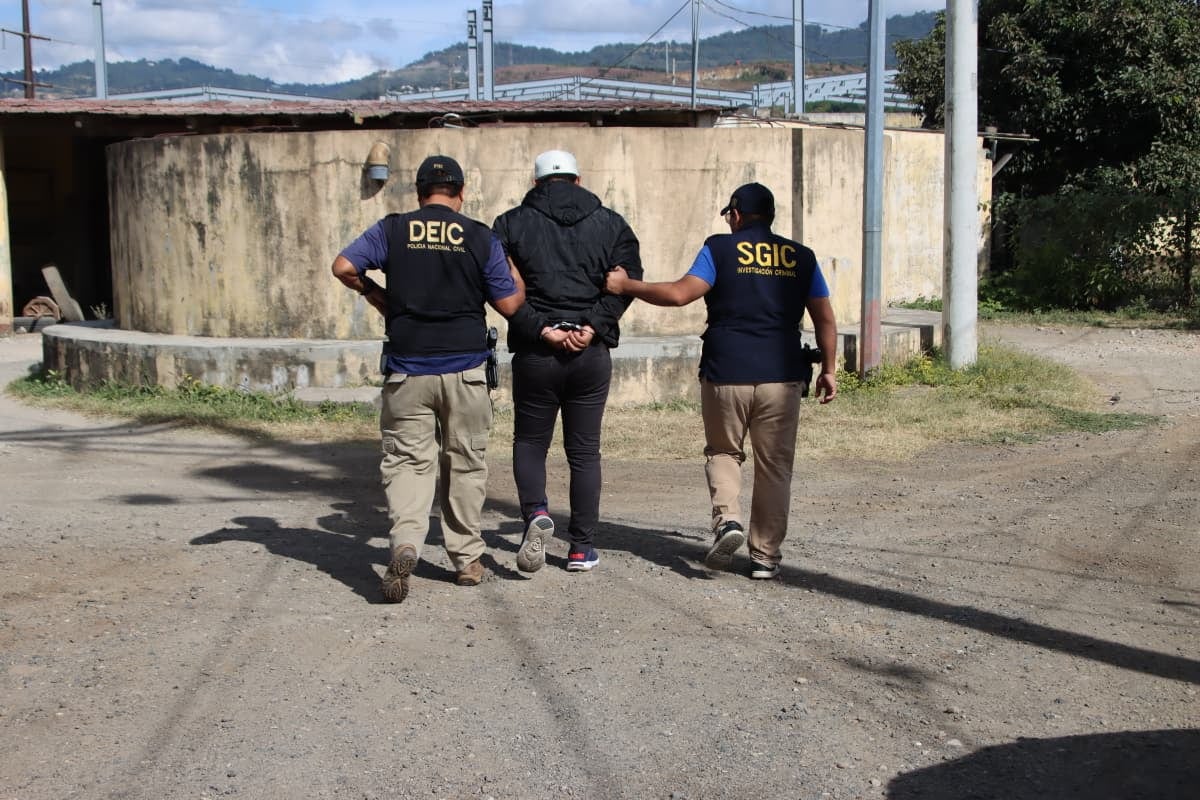 La PNC detuvo a un hombre de 24 años en la zona 1 de Villa Canales por una orden de captura por secuestro emitida el 22 de agosto. (Policía Nacional Civil de Guatemala)
