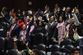 CIUDAD DE MÉXICO, 08ABRIL2026.- La bancada de diputados de Morena votan para rechazar mociones de suspensión a la discusión del Plan B de la Reforma Electoral en la Cámara de Diputados. FOTO: DANIEL AUGUSTO/ CUARTOSCURO.COM