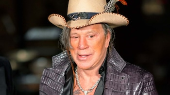 Mickey Rourke insiste en devolver