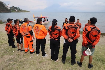 Cuerpos de socorro y voluntarios extienden las labores de localización bajo condiciones climáticas complejas para ubicar al joven desaparecido (Foto cortesía Noticia Digital Chiquimula).