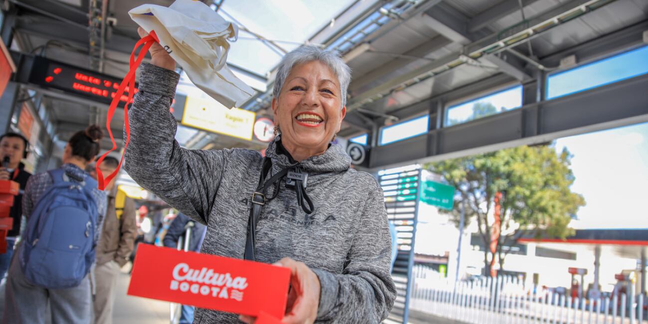 Desde la estación Distrito Graffiti, se lanzó la estrategia “En Transmi pasan cosas buenas”, una apuesta por el arte y la transformación cultural - crédito Secretaría de Cultura