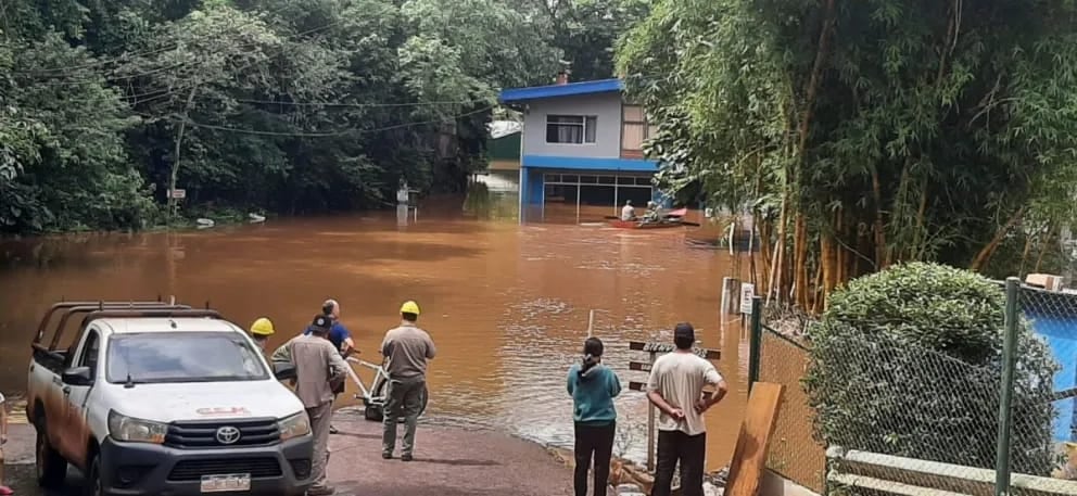 El río Iguazú está creciendo en la ribera de Misiones (Gentileza El Territorio)