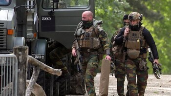 El Rambo belga sigue prófugo: