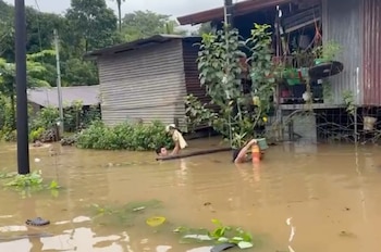 Las autoridades temen que la onda tropical número 33 complique la situación debido a la saturación de los suelos en Limón. Crédito: Cruz Roja Costarricense