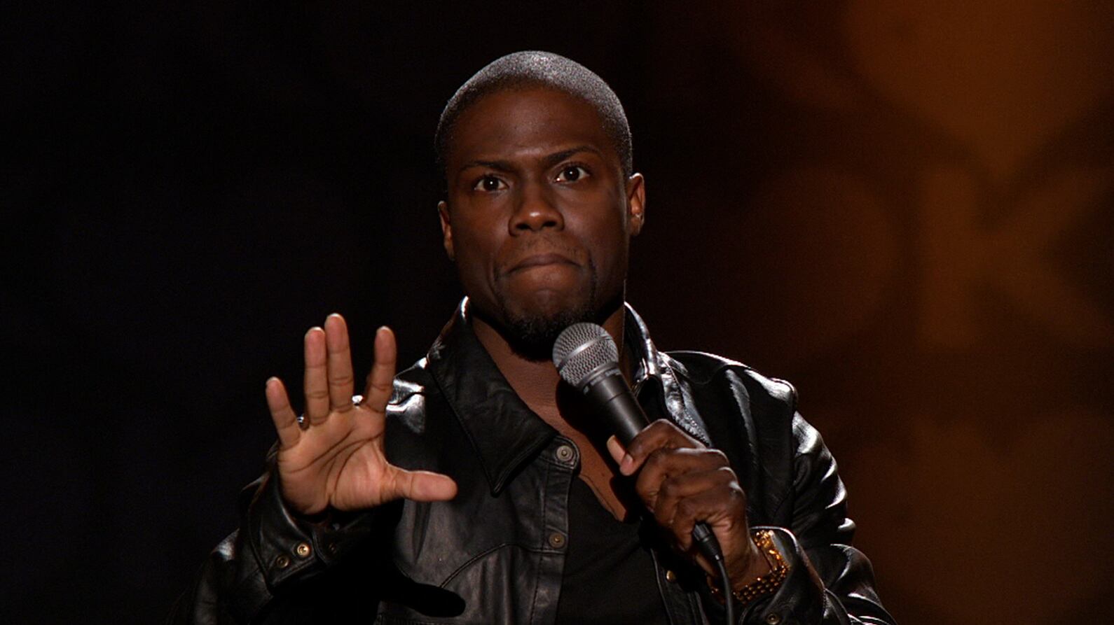 Antes de los focos, Hart debió superar la duda familiar y apostar por el escenario, forjando la confianza necesaria para transformar una pasión en un proyecto de vida (IMDb)