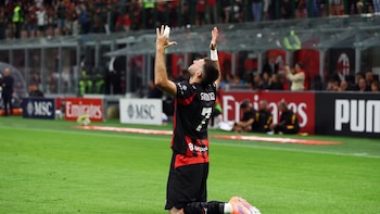 Santiago Giménez se despide del AC Milan y comparte emotivo mensaje: “Los llevaré siempre en mi corazón”