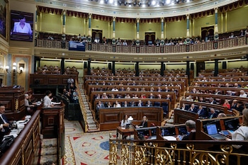 Isabel Rodríguez interviene durante el pleno en el que se votaron los decretos de vivienda del Gobierno en el Congreso de los Diputados. (JJ Guillén/EFE)