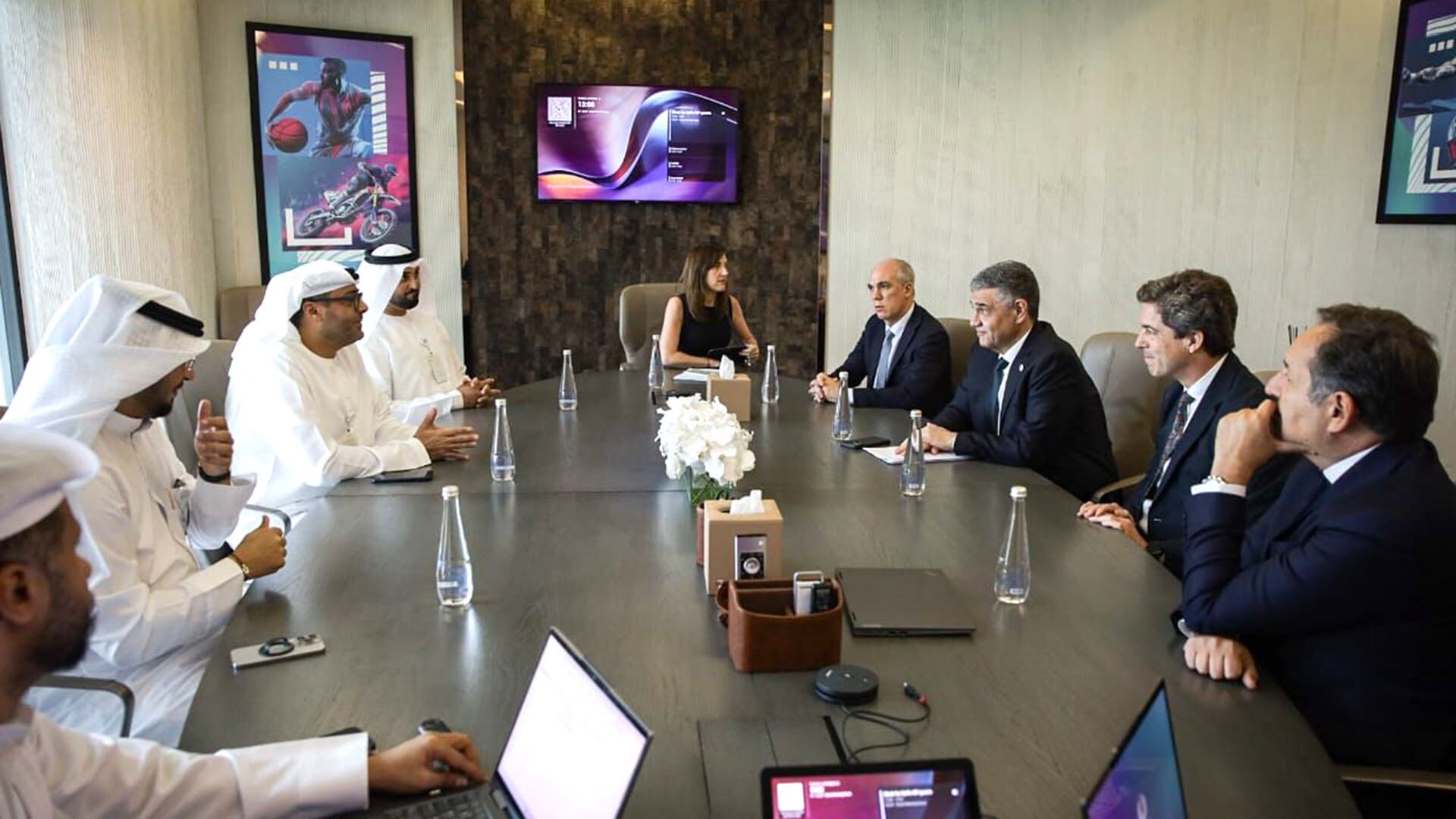 La comitiva oficial en Abu Dabi