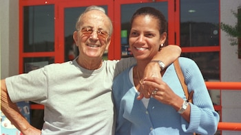 Julio Iglesias Puga junto a