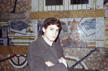 Gregorio tiene 20 años y