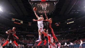 “¡Saca eso de aquí!”: Campazzo se lució con una tapa de antología en la victoria de Denver, que se clasificó a las semifinales de la NBA