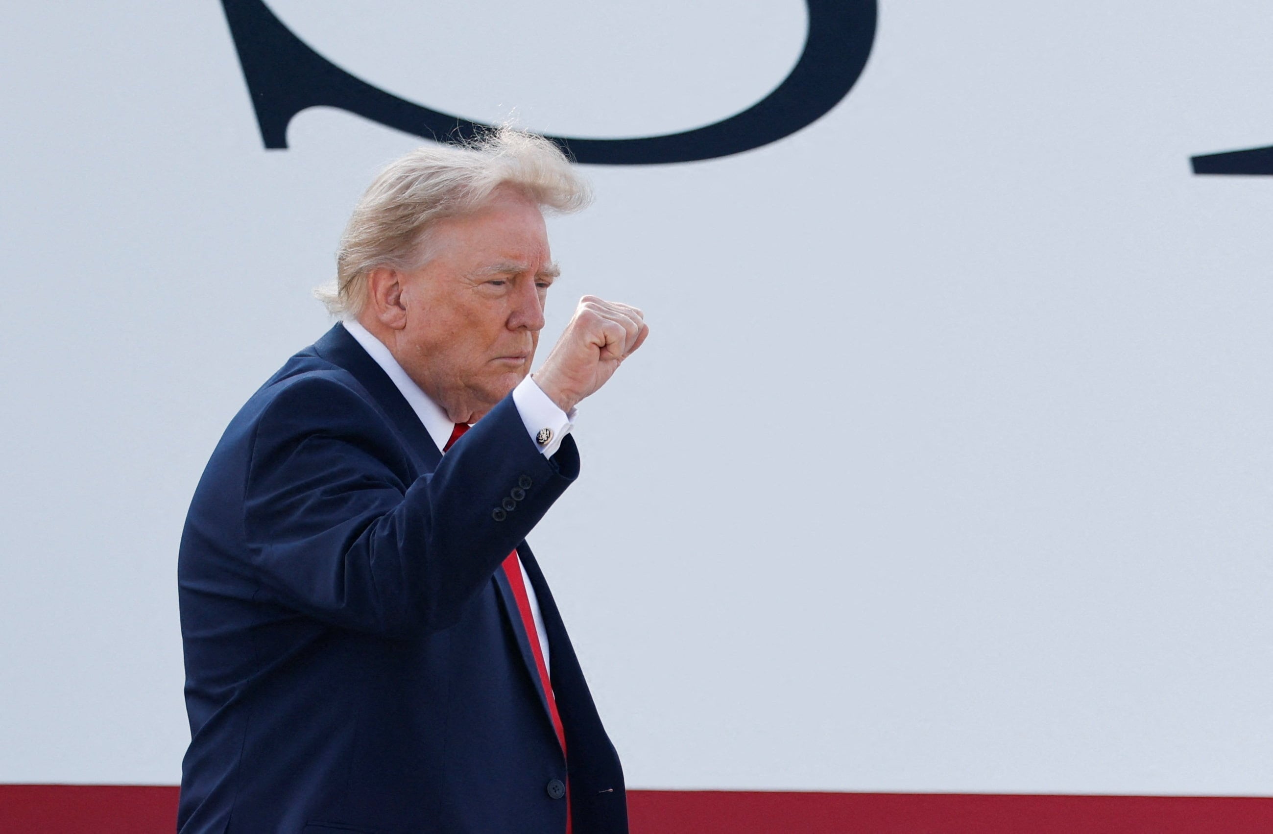 Trump sostuvo que frenar la expansión de los centros de datos beneficia a China en la carrera global por la inteligencia artificial. (REUTERS/Kylie Cooper)