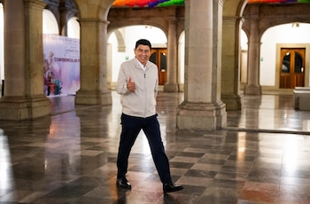 El gobernador de Oaxaca reconoció que solicitó a la Fiscalía dar autos asegurados a funcionarios municipales.
Crédito: X/ @salomonj