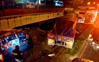 Una colisión múltiple entre vehículos de carga y automóviles particulares dejó un muerto en el kilómetro 7,8 de la ruta al Atlántico.