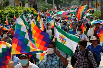 Indígenas participan en una marcha