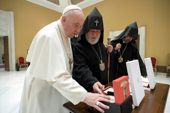 El papa Francisco y Karekin