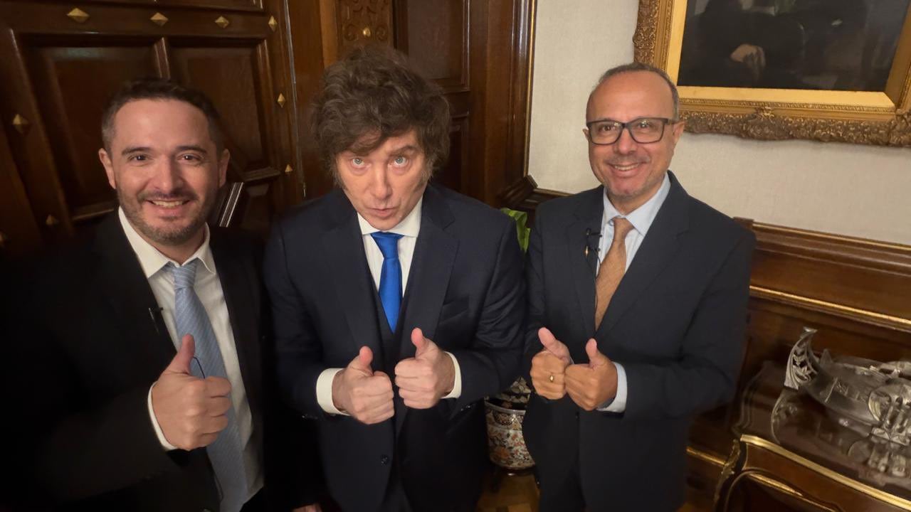 Javier Milei junto a Antonio Aracre y Ramiro Castiñeira