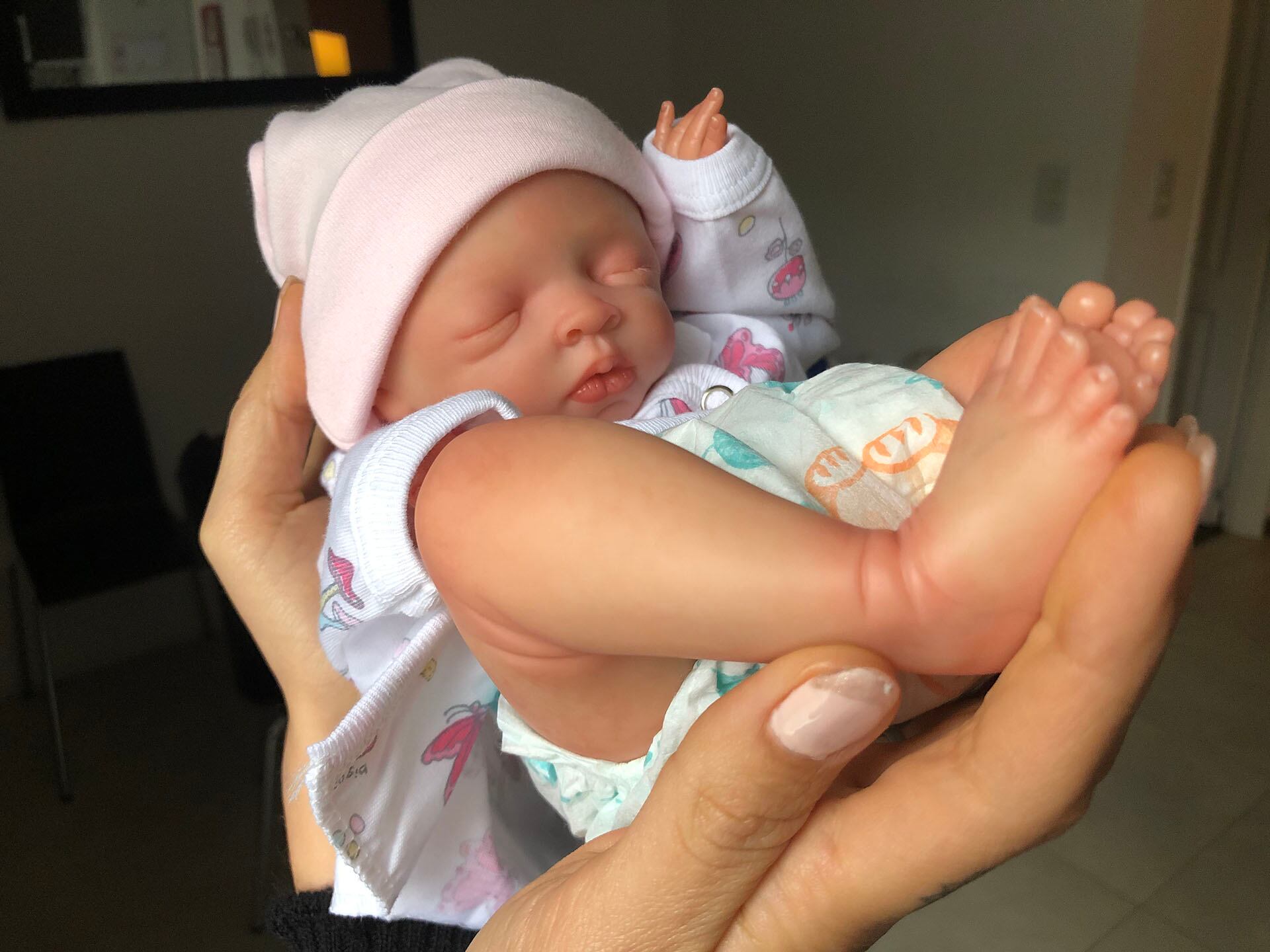 Propuestas legislativas buscan atención psicológica para quienes desarrollan dependencia de los muñecos reborn