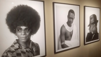 Una muestra parisina bucea en el poder emancipador de la moda africana