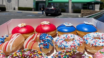 Krispy Kreme pagará hasta USD 3.500 a clientes por filtración de datos: quiénes pueden reclamar y cómo hacer el trámite