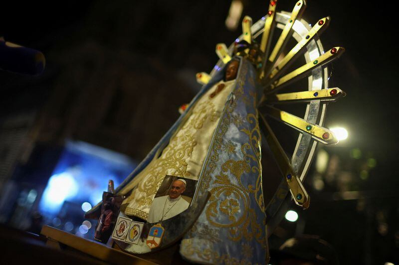 El decreto reconoce el vínculo histórico y espiritual entre la Virgen de Luján y la fuerza (REUTERS/Agustin Marcarian)