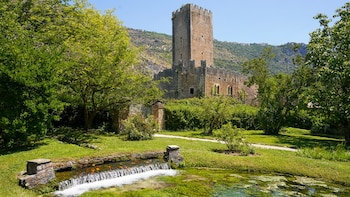Castello di ninfa e giardino