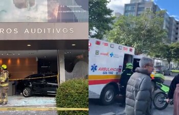 El vehículo de color negro