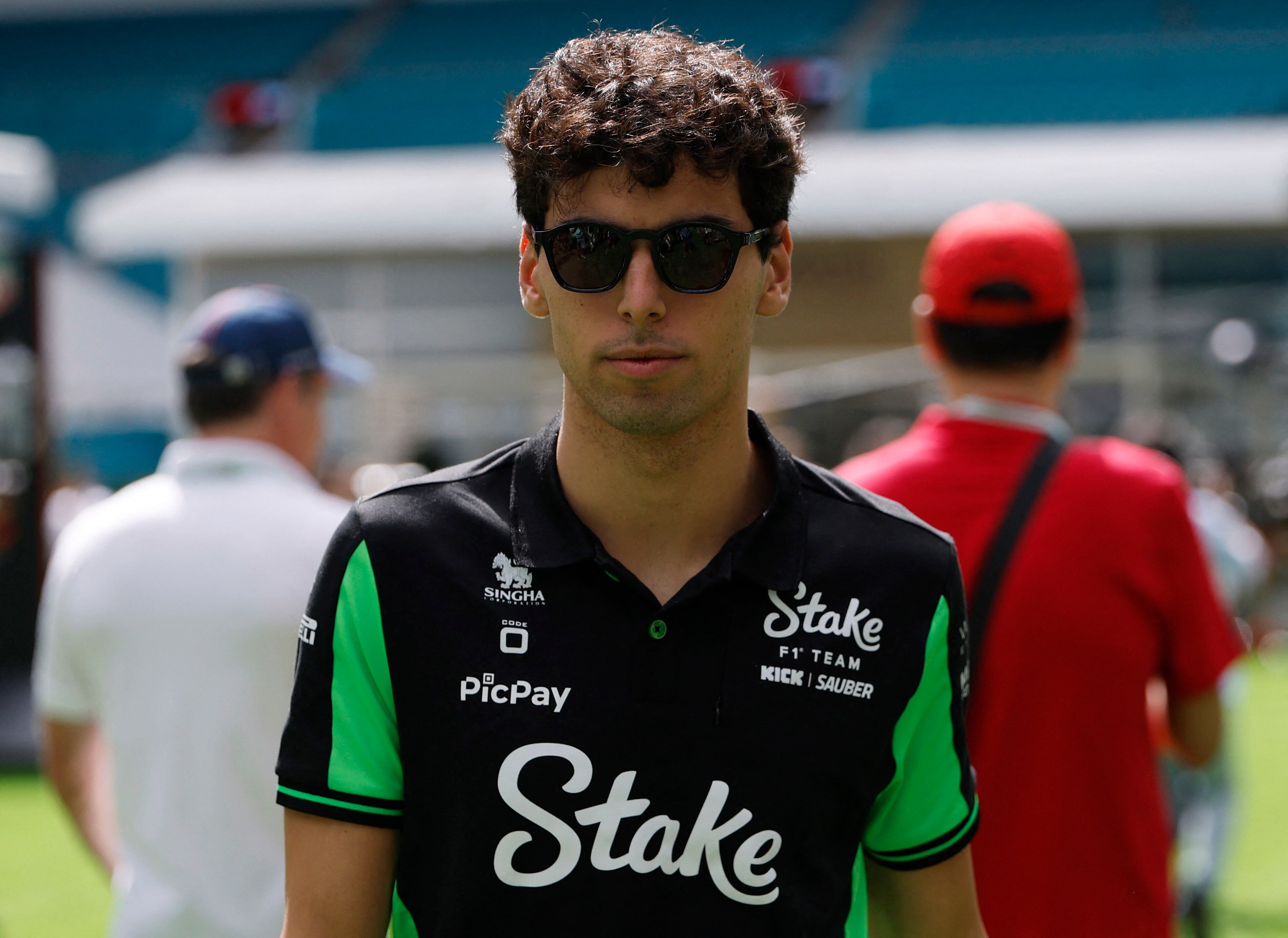 El brasileño Gabriel Bortoleto está teniendo una gran temporada debut con Sauber y despierta el interés de otros equipos (Foto: Reuters/Marco Bello)