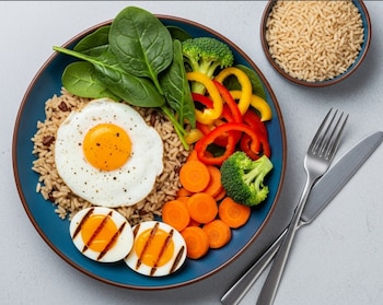Un plato equilibrado ofrece arroz