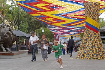 El cielo tejido renueva el Andador 20 de Noviembre al conectar los Arcos de Zapopan con la Plaza de las Américas y la Basílica. (FOTO: FERNANDO CARRANZA GARCIA / CUARTOSCURO.COM)