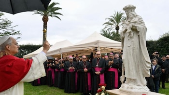 Las manos de artesanos peruanos