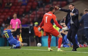 Shevchenko festeja con Georgi Bushchan