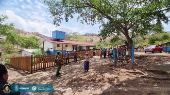 Las autoridades entregaron víveres (Foto: