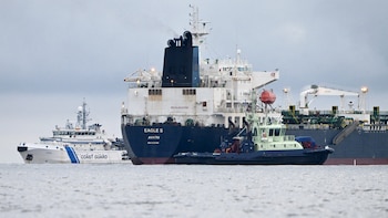 El petrolero Eagle S arrastró su ancla y dañó el cable Estlink 2 y otros cuatro cables en el golfo de Finlandia (Jussi Nukari/Lehtikuva/via REUTERS)