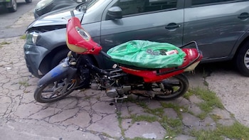 La moto en la que se movilizaban los acusados