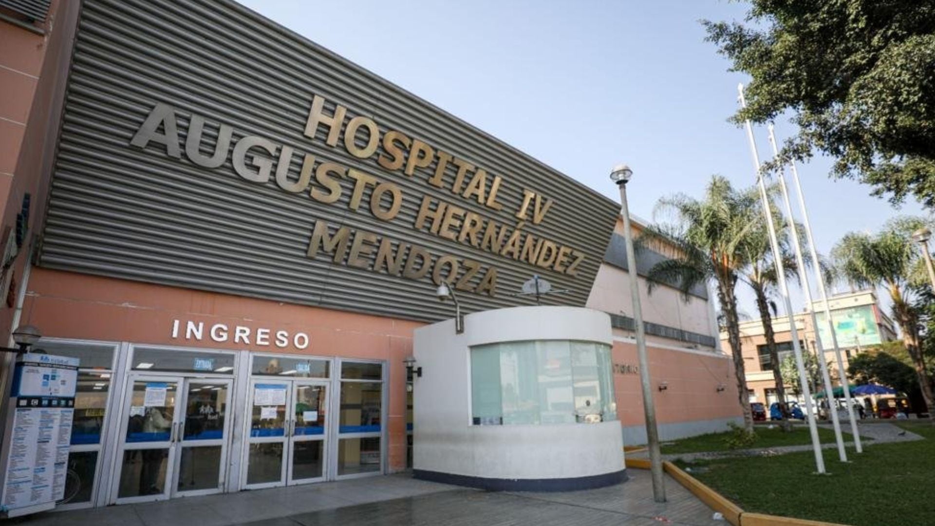 Un paciente de 41 años convivió durante 10 años con una hernia que llegó a convertirse en una masa de 8 kilos - Créditos: Essalud.
