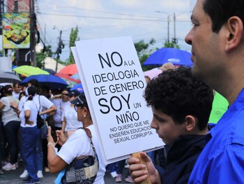 Marcha contra la "ideología de