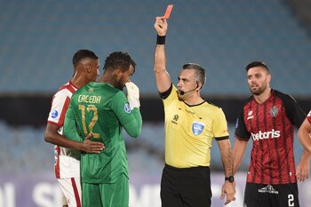 El guardameta fue expulsado a