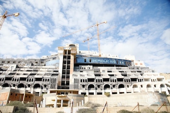 Vista general del hotel de El Algarrobico, en Carboneras (Almería). (Marian León - Europa Press)