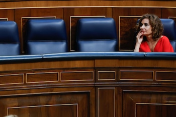 La ministra de Hacienda, María