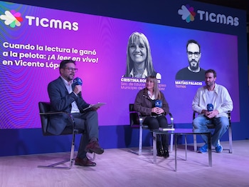 Cristina Rodrigues y Matías Palacio en el auditorio de Ticmas