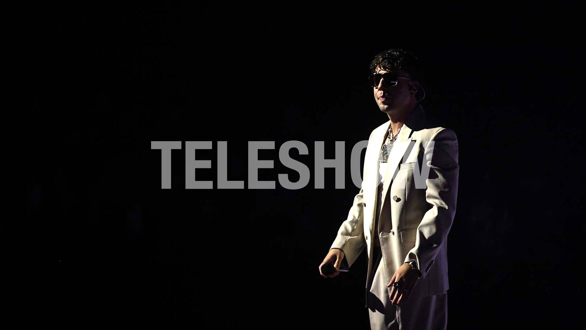 El artista español presentó su evolución musical e impactó al público con temas de su nuevo álbum,