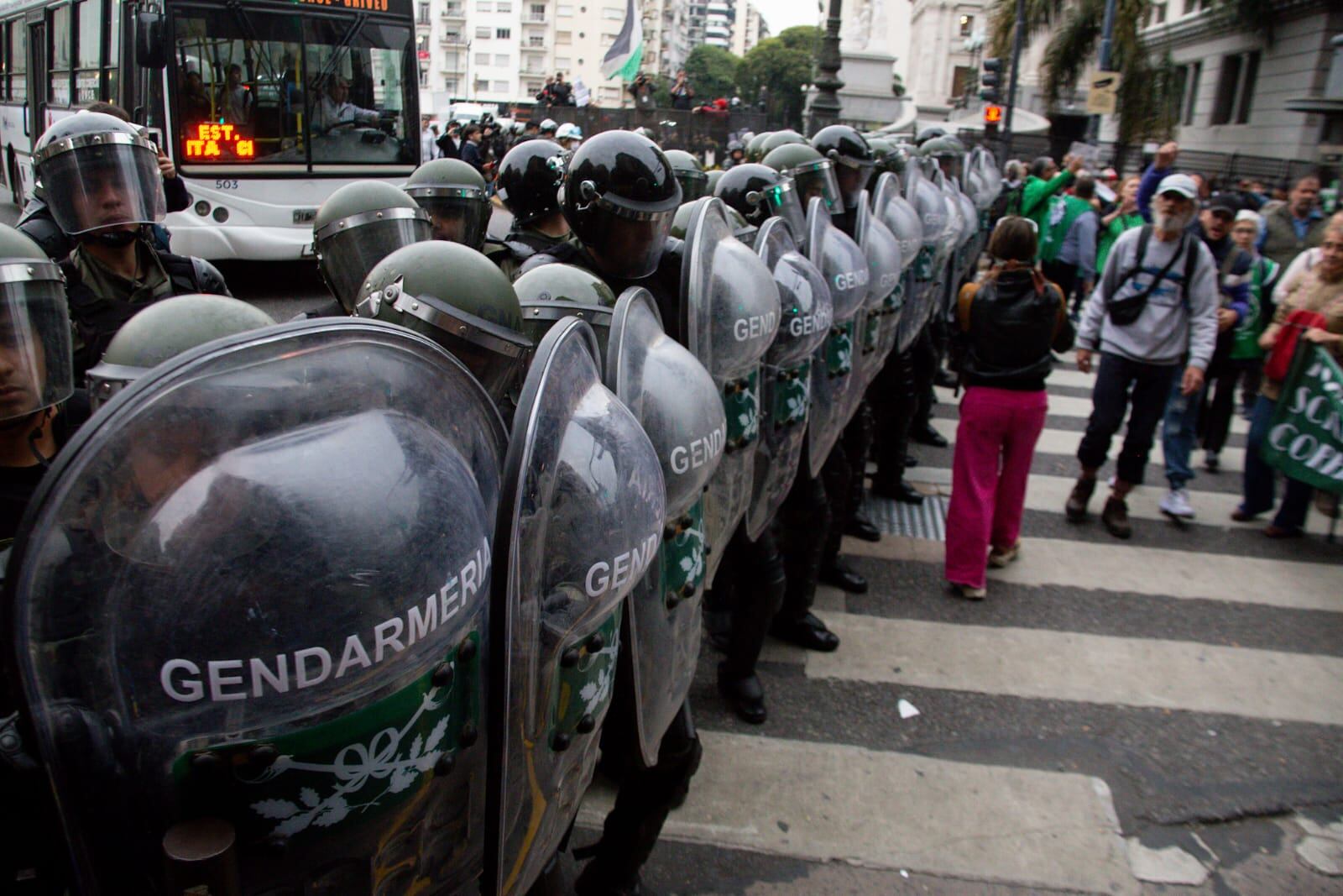 La esquina de Rivadavia y Callao, nuevamente escenario de disturbios durante la marcha (Foto: Silvana Safenreiter)