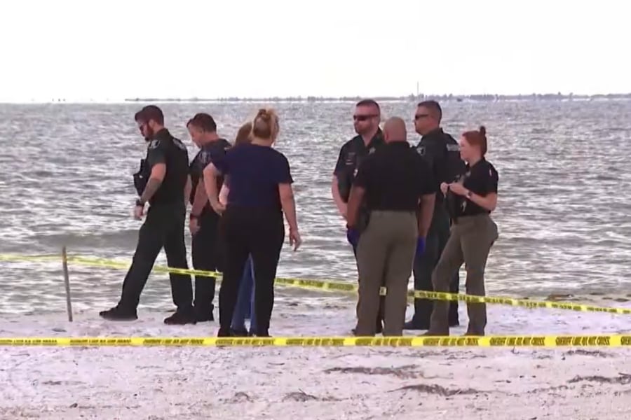 Los tres familiares heridos por el rayo en Fort Myers Beach fueron trasladados a un hospital local y se encuentran estables (Captura de video: Gulf Coast).