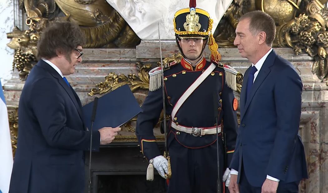 El momento de la jura de Diego Santilli