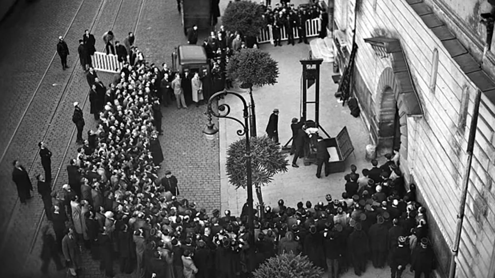 La ejecución de Eugen Weidmann en Versalles el 17 de junio de 1939 fue la última ejecución pública con guillotina en Francia (© Collection Roger-Viollet / Roger-Viollet via AFP)