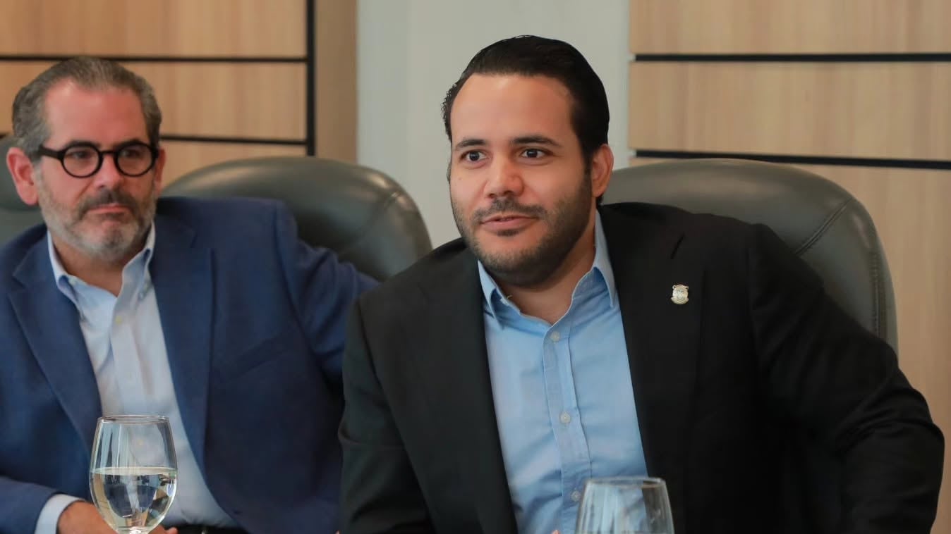El diputado Rogelio Genao presenta una reforma para reducir las ganancias de las AFP y mejorar las pensiones (Foto cortesía diputado)