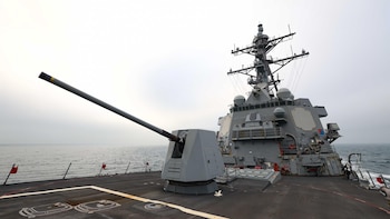 China despliega barcos y aviones