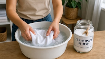 Cris Etxeberria, experta en limpieza: “Si estás utilizando percarbonato con agua hirviendo, deja de hacerlo”