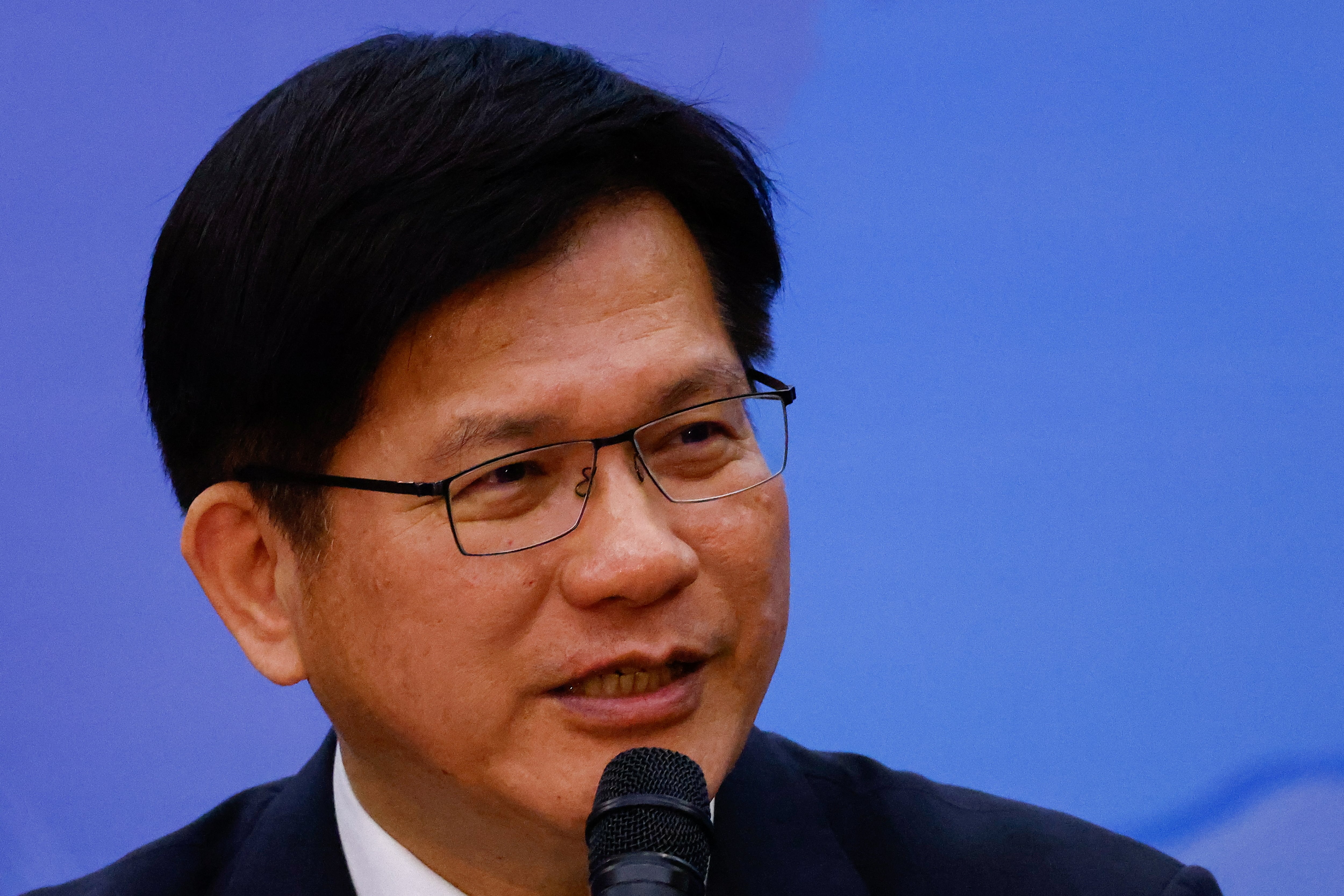 El ministro de Asuntos Exteriores de Taiwán, Lin Chia-lung, pronuncia un discurso en una conferencia de prensa para medios extranjeros en Taipéi, Taiwán (REUTERS/Ann Wang/Archivo)
